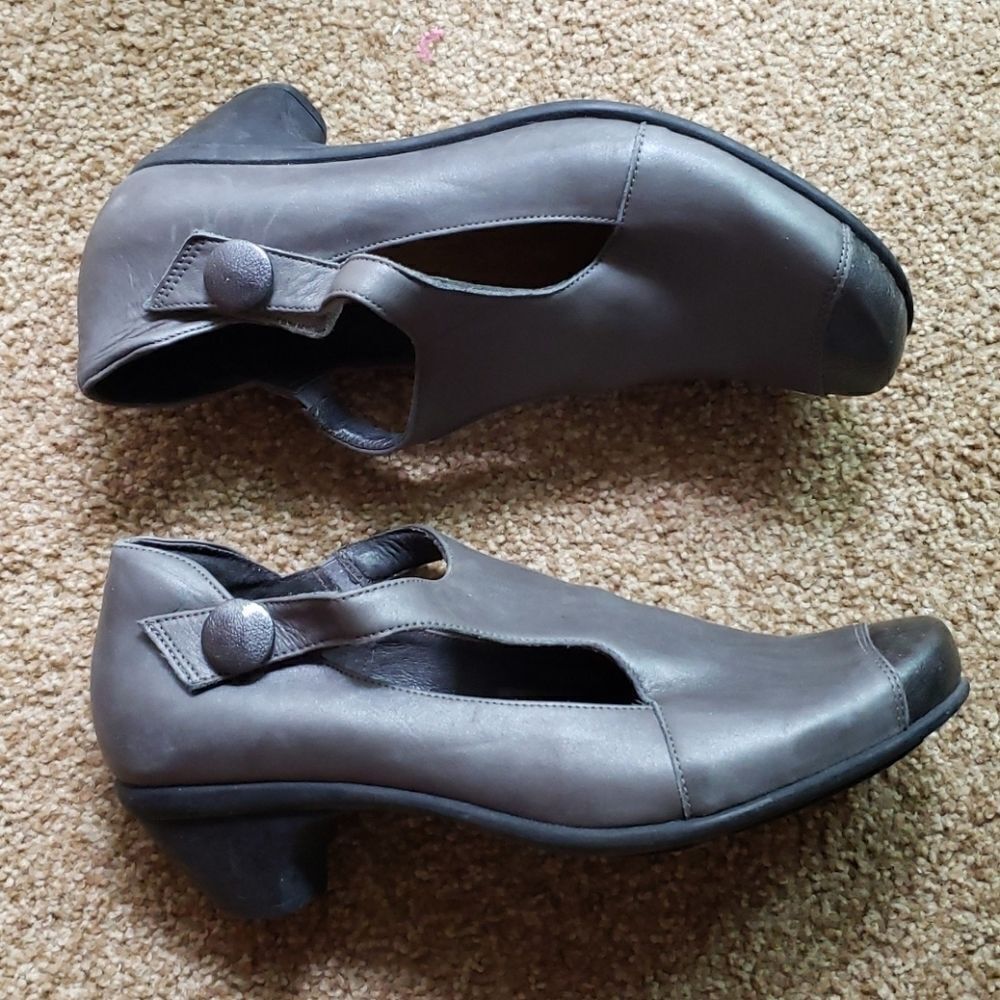 Naot Leather mary jane gray leather shoes size 10
